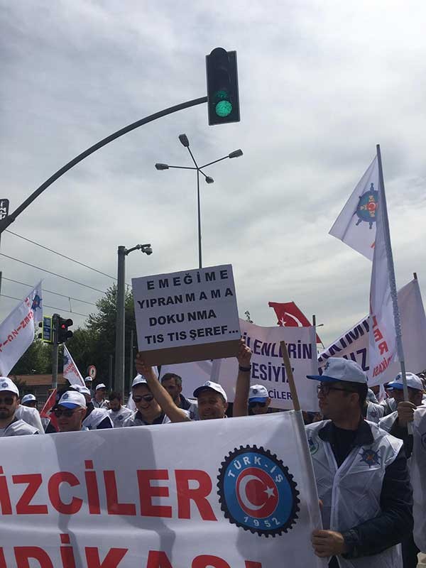 Türk-İş üyesi işçiler Kocaeli’de haykırdı: Kıdemime dokunma!