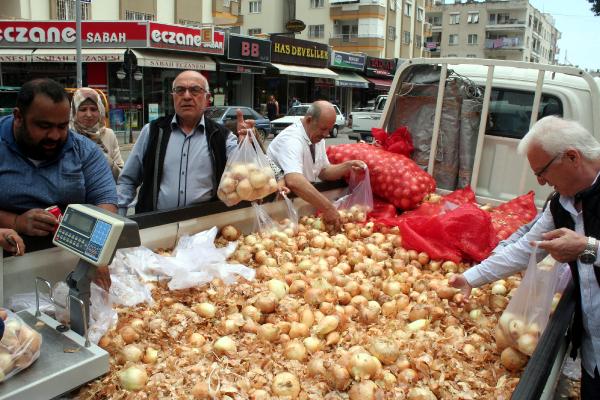 5 ton kuru soğan 1 saat içinde tükendi
