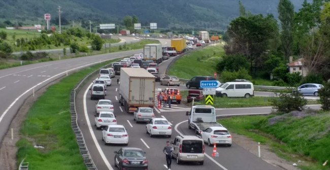 Anadolu Otoyolu'nda bayram trafiği