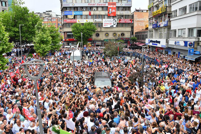 Karadeniz&#039;de tarihi &#039;İmamoğlu&#039; kalabalığı