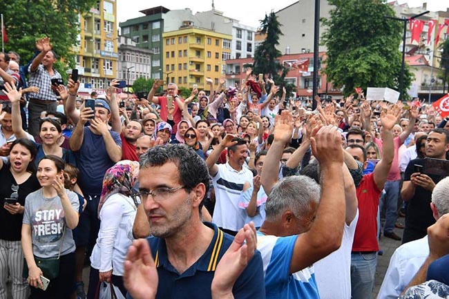 Karadeniz&#039;de tarihi &#039;İmamoğlu&#039; kalabalığı