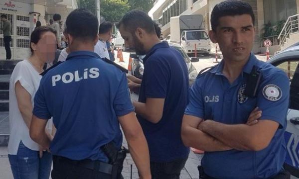 Beylikdüzü&#039;nde dehşet anları: Kadını bıçakla rehin aldı!