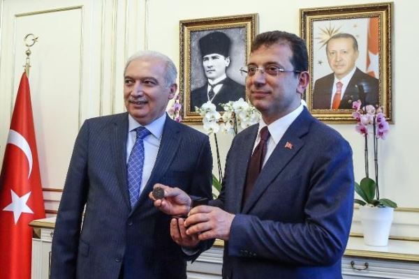 İmamoğlu’nun makamına astığı Atatürk tablosu geri gelecek