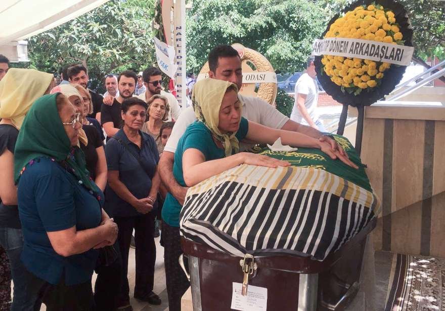 Babası tarafından hayattan koparılan Gülnur&#039;a acı veda