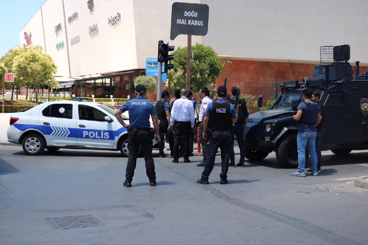 İstanbul’daki AVM’de hareketli anlar