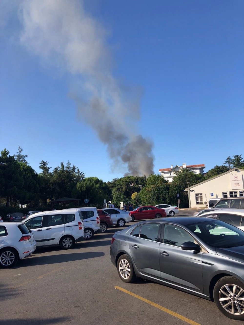 Üsküdar&#039;da bir evde yangın ve patlama