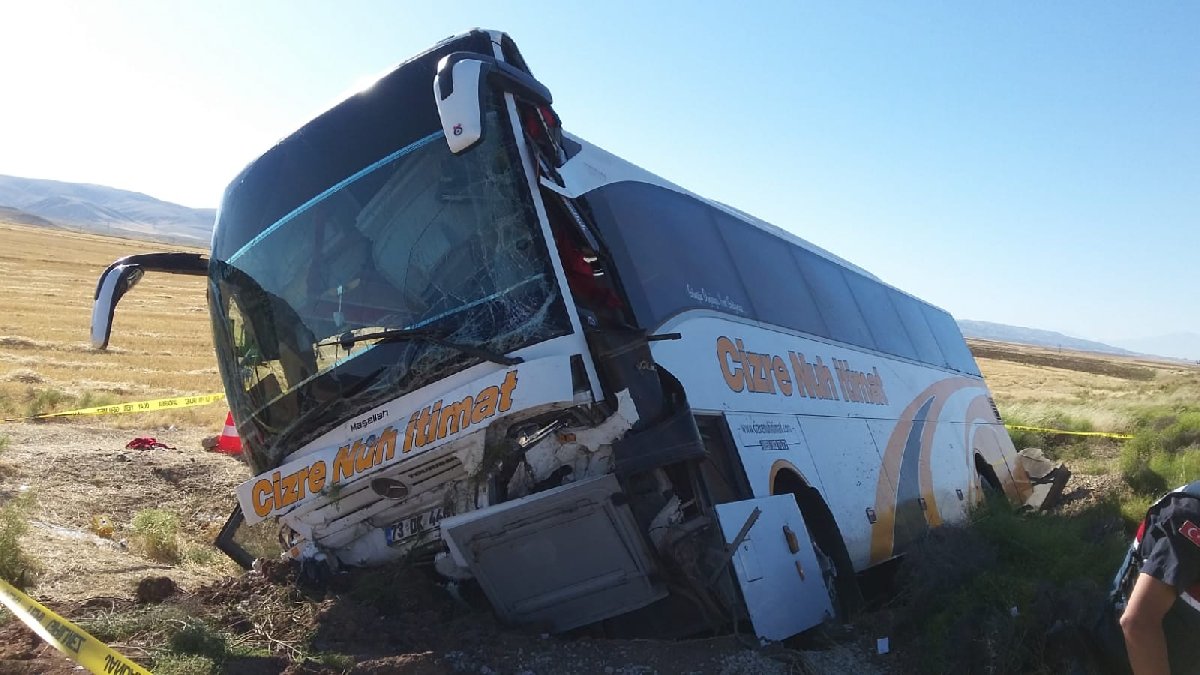 Aksaray’da yolcu otobüsü devrildi
