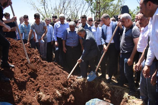 Abdullah Gül, AKP&#039;li eski vekilin babasının cenazesine katıldı