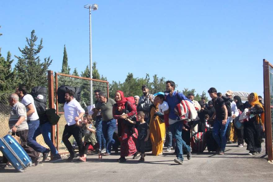 Suriyeliler ülkelerine koşarak gitti