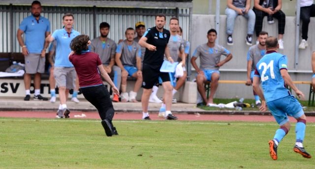 Sahaya girip Parmalı oyuncuyu kovalayan taraftar: İndirecektim ama olmadı