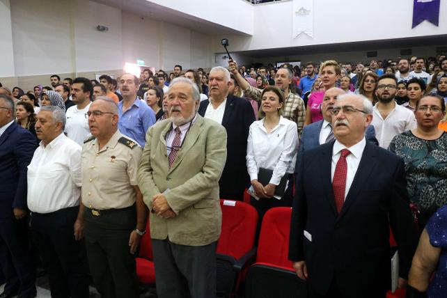 Skandal: Sunucu İstiklal Marşı’nı unutunca...