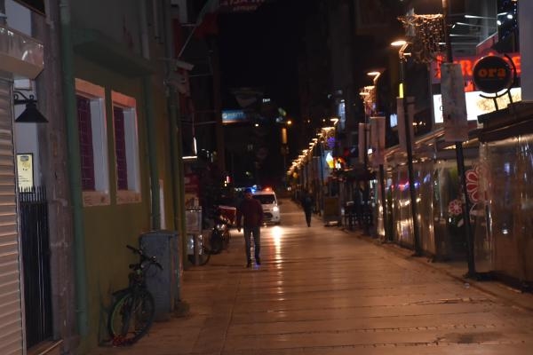 İzmir Alsancak&#039;ta Koronavirüs sessizliği!