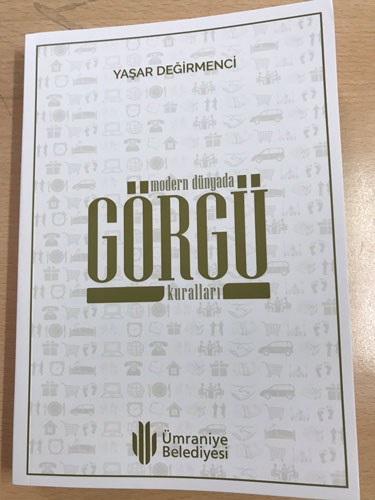 AKP&#039;li belediye &#039;gerici&#039; kitap dağıttı