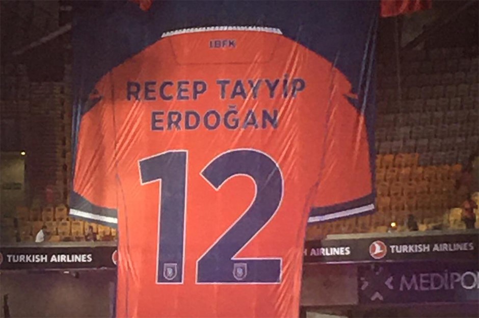 Erdoğan&#039;ın 12 numaralı Başakşehir forması emekli edildi
