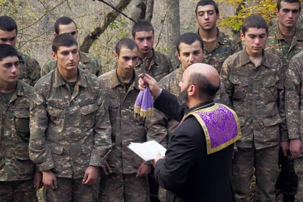 Azerbaycan vurdu: Ermenistan çekiliyor!