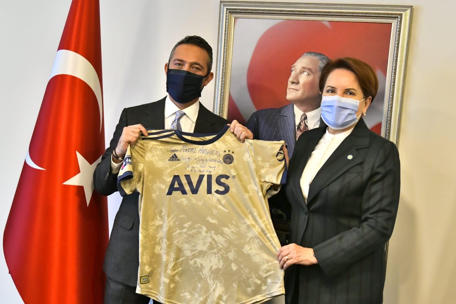 ali-koc-aksener-forma.jpg