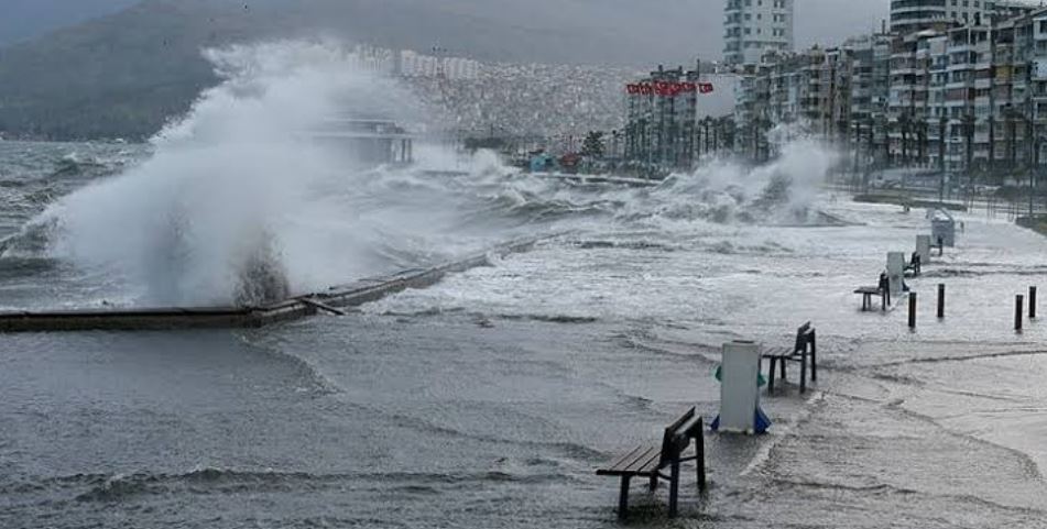 izmir-firtina-11.jpg