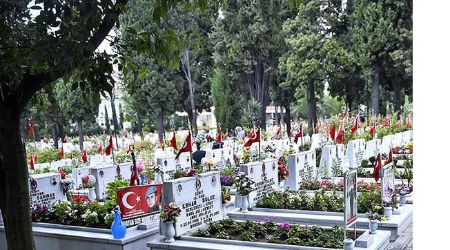 mezarlik-ziyaretleri-serbest-mi-sehit-aileleri-ka-4541030.jpg