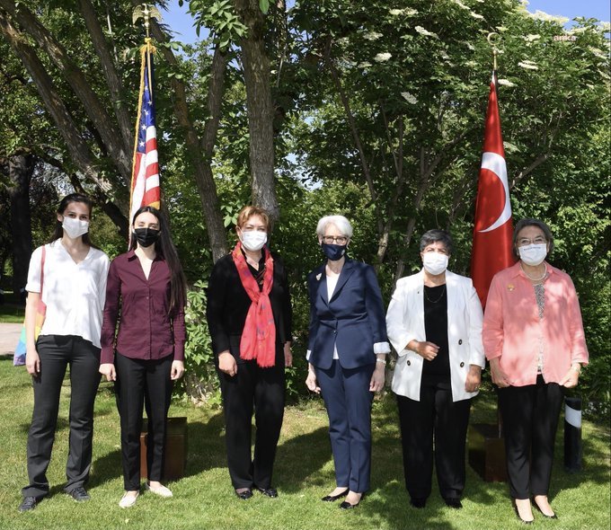 abd-disisleri-bakan-yardimcisi-wendy-r-sherman-maske-2jpg.jpeg