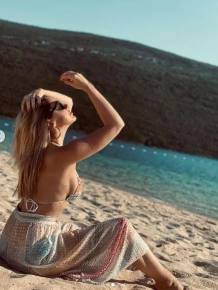 hadise-bikini-2-001.png