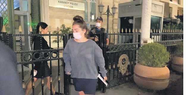 616x321-oyuncu-oyku-uslu-eski-sevgilisi-sarkici-cagatay-akman-tarafindan-darp-edildi-1627162040496.jpeg