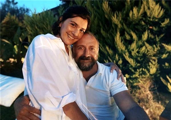 berguzar-korel-ve-halit-ergenc-ciftinden-flas-2-14692644-o.jpg
