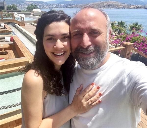 berguzar-korel-ve-halit-ergenc-ciftinden-flas-3-14692644-o.jpg