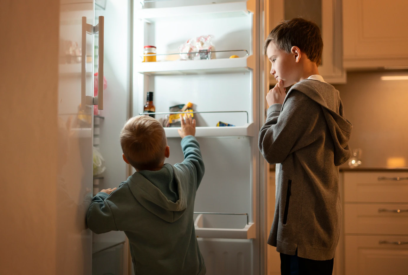 medium-shot-kids-looking-fridge-23-2149212299.webp