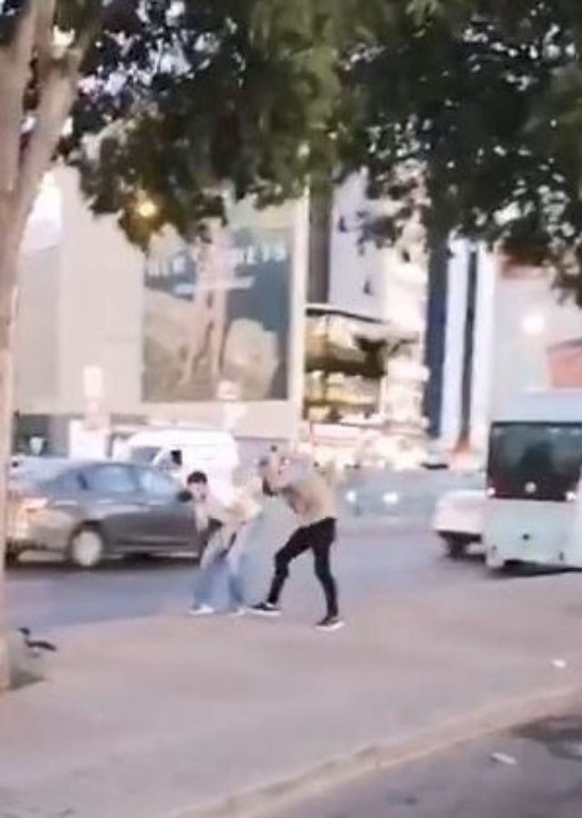 re-kadikoyde-kargalar-kaldirimdakil-u2dv.jpg