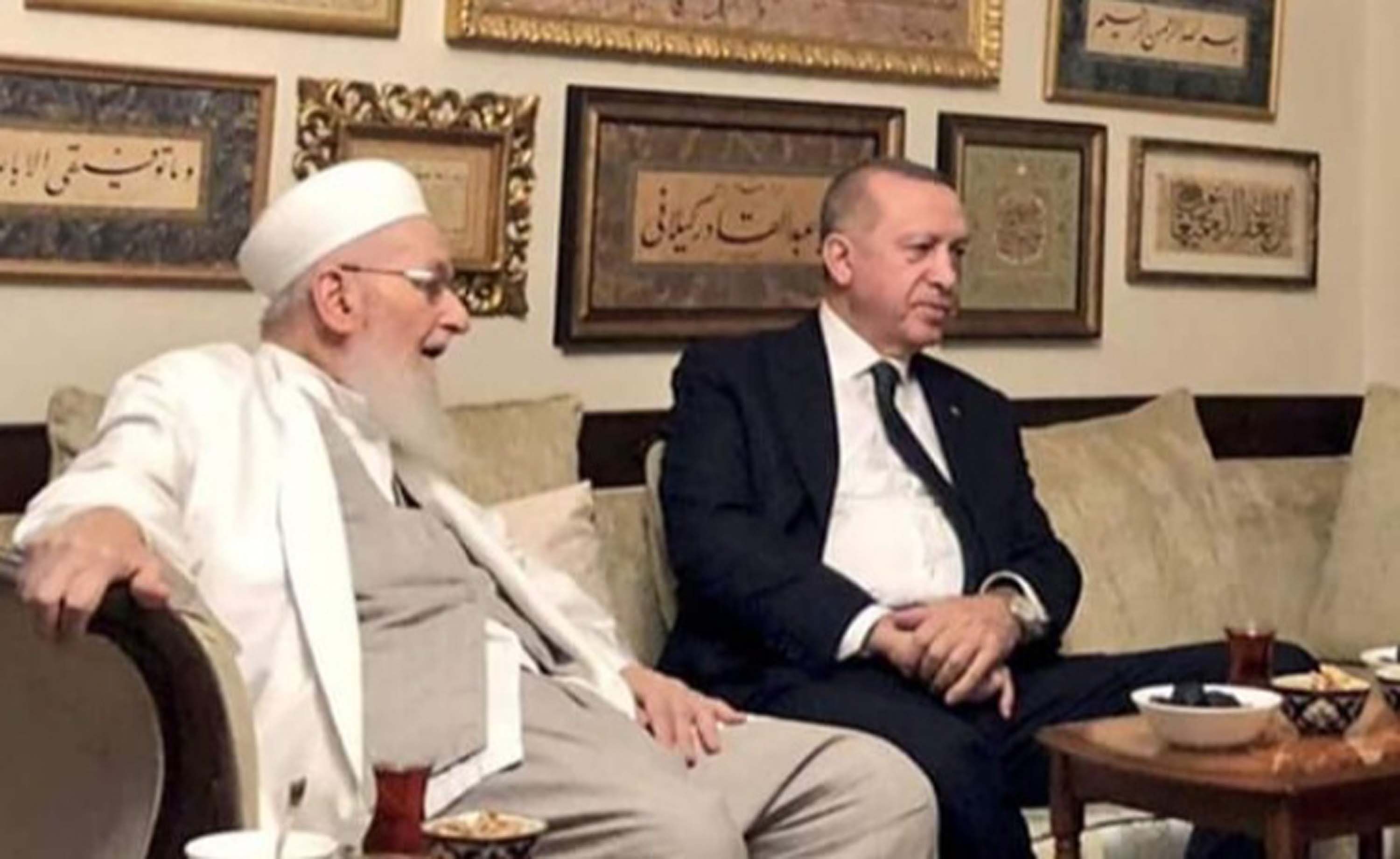 erdogan-dan-gerici-ismailaga-cemaati-liderine-ziyaret-400eb.jpg