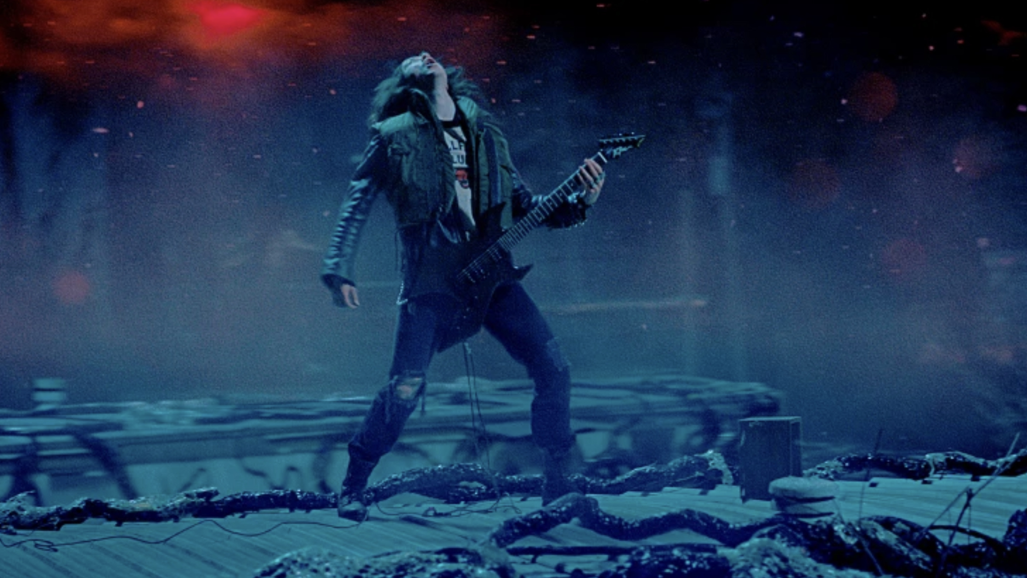 eddie-stranger-things-4-master-of-puppets-upside-down-scene.jpg