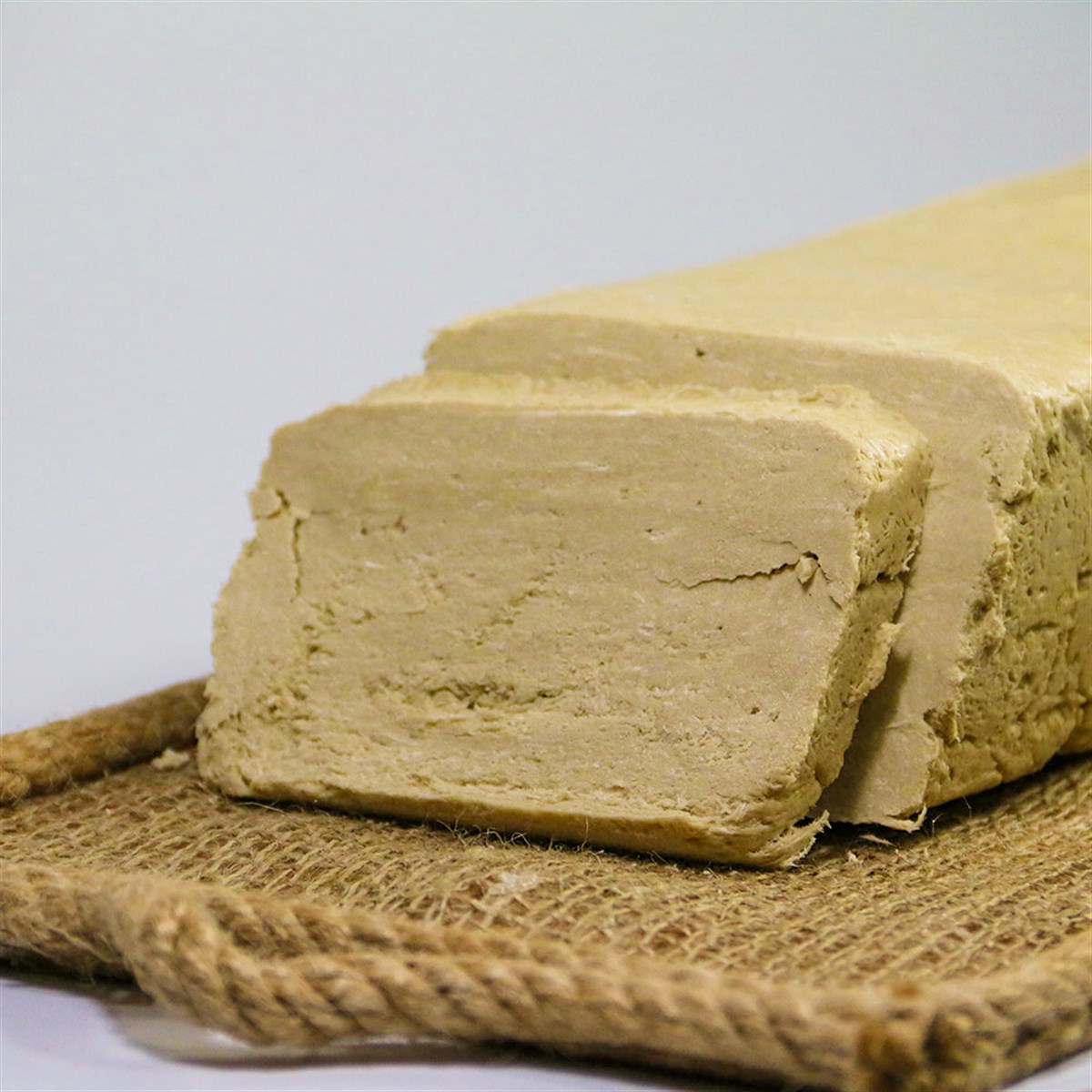 trakya-ahmetbey-dogal-tahin-helvasi-400-6d9a.jpg