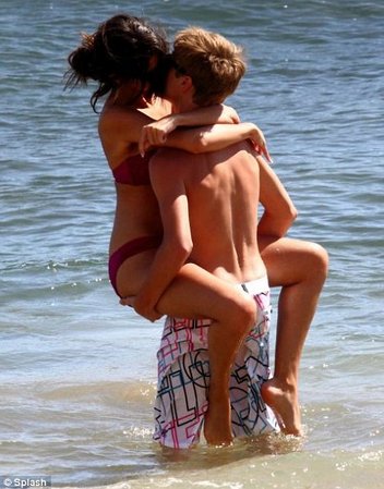 photos-justin-bieber-selena-6007-0-thumb-353x449-370127.jpg
