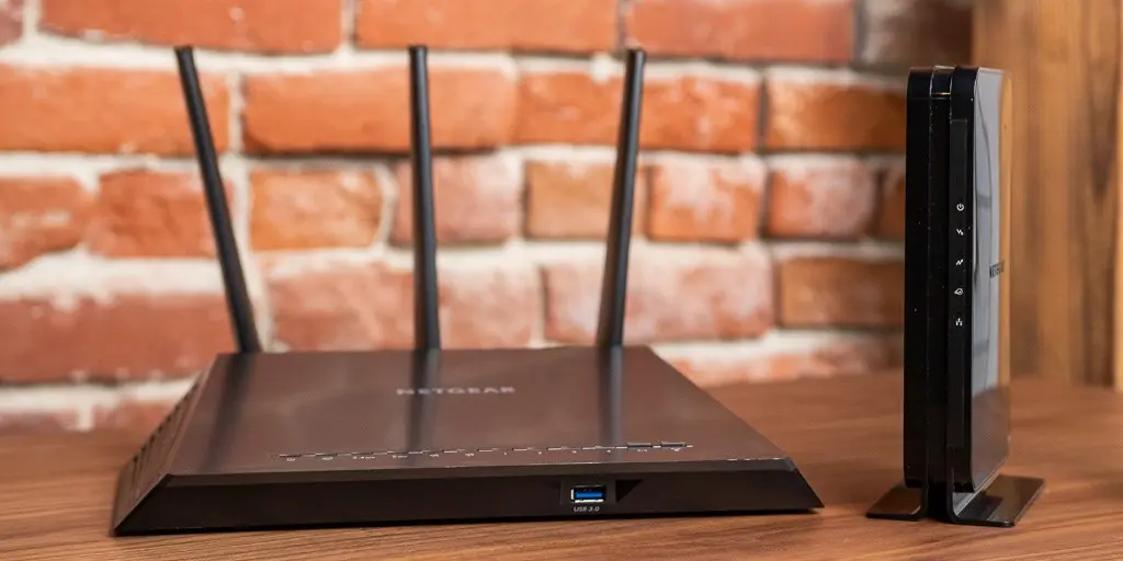 router-vs-modem-top-2x1-lowres1024-8962.webp