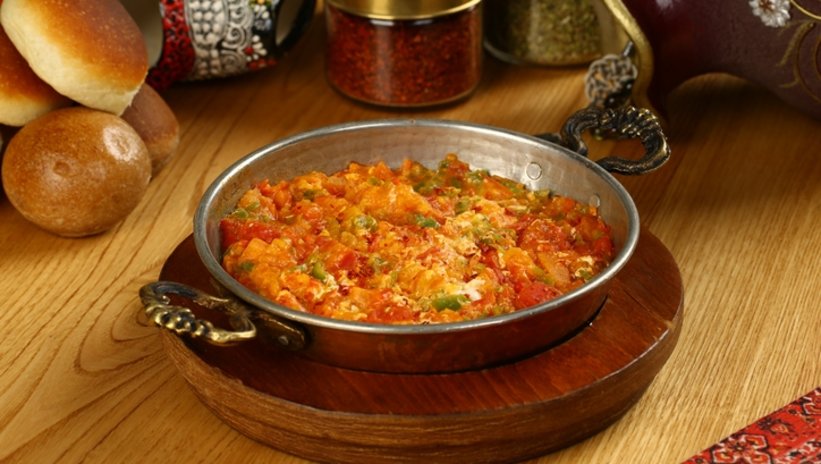 821x464-kahvalti-sofralarinin-yildizi-menemen-tarifi-menemen-nasil-yapilir-1638510769756.jpg