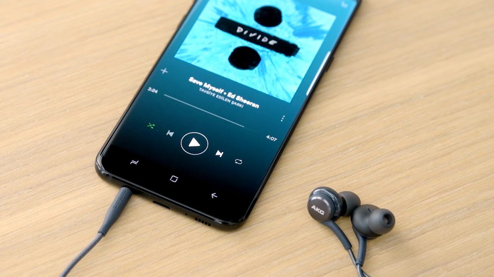 samsung-galaxy-s8-akg-kulaklik-1-1000x562.jpg