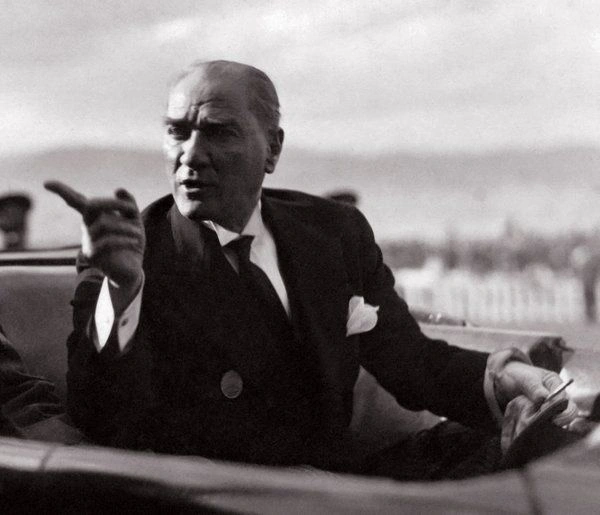 0x0-ataturk-fotograflari-10-kasima-vvbj.webp