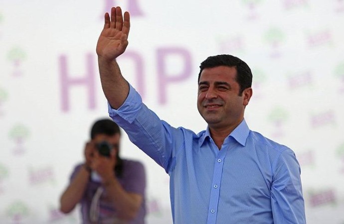 selahattin-demirtas-foro-shuters-16-9-1524223568-1.jpg