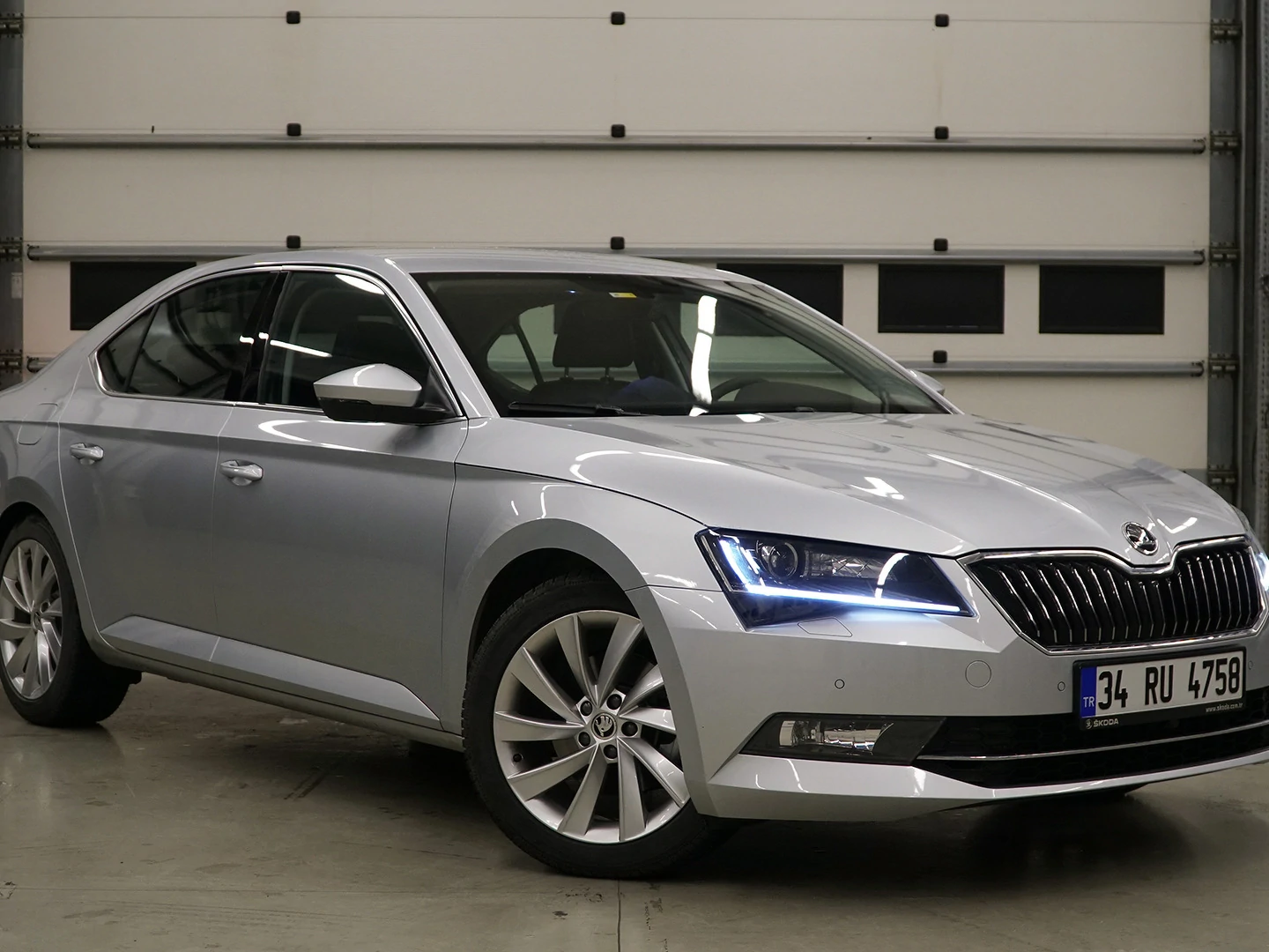 2016-skoda-superb.webp
