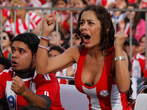 hot-and-crazy-football-fans123.jpg