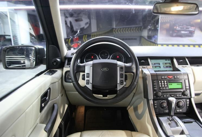 land-rover-range-rover-sport-2-7-tdv6-hse.png
