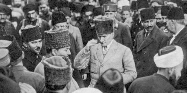 raw-39ataturk-kurtulus-savasi39nda-rolu-olanlari-kuculttu39-256283684.jpg