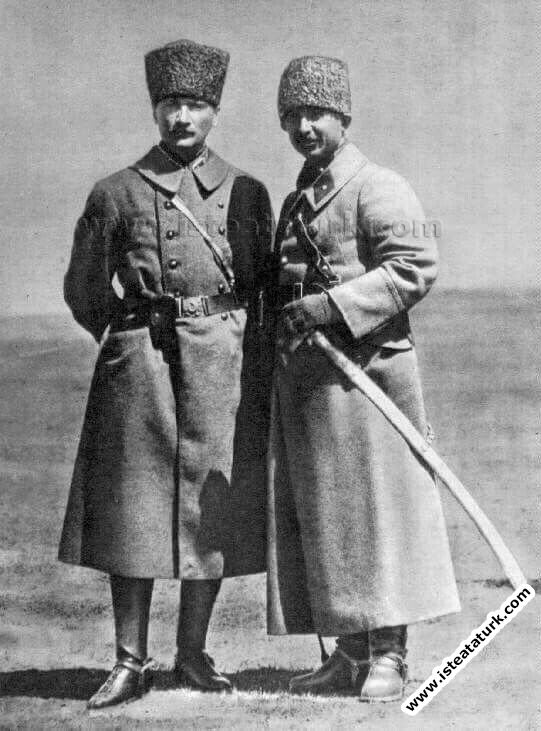 1922-04-01-ilgin-manevralarinda-bati-cephesi-komutani-ismet-pasayla-beraberler-1-nisan-1922-2-2.png