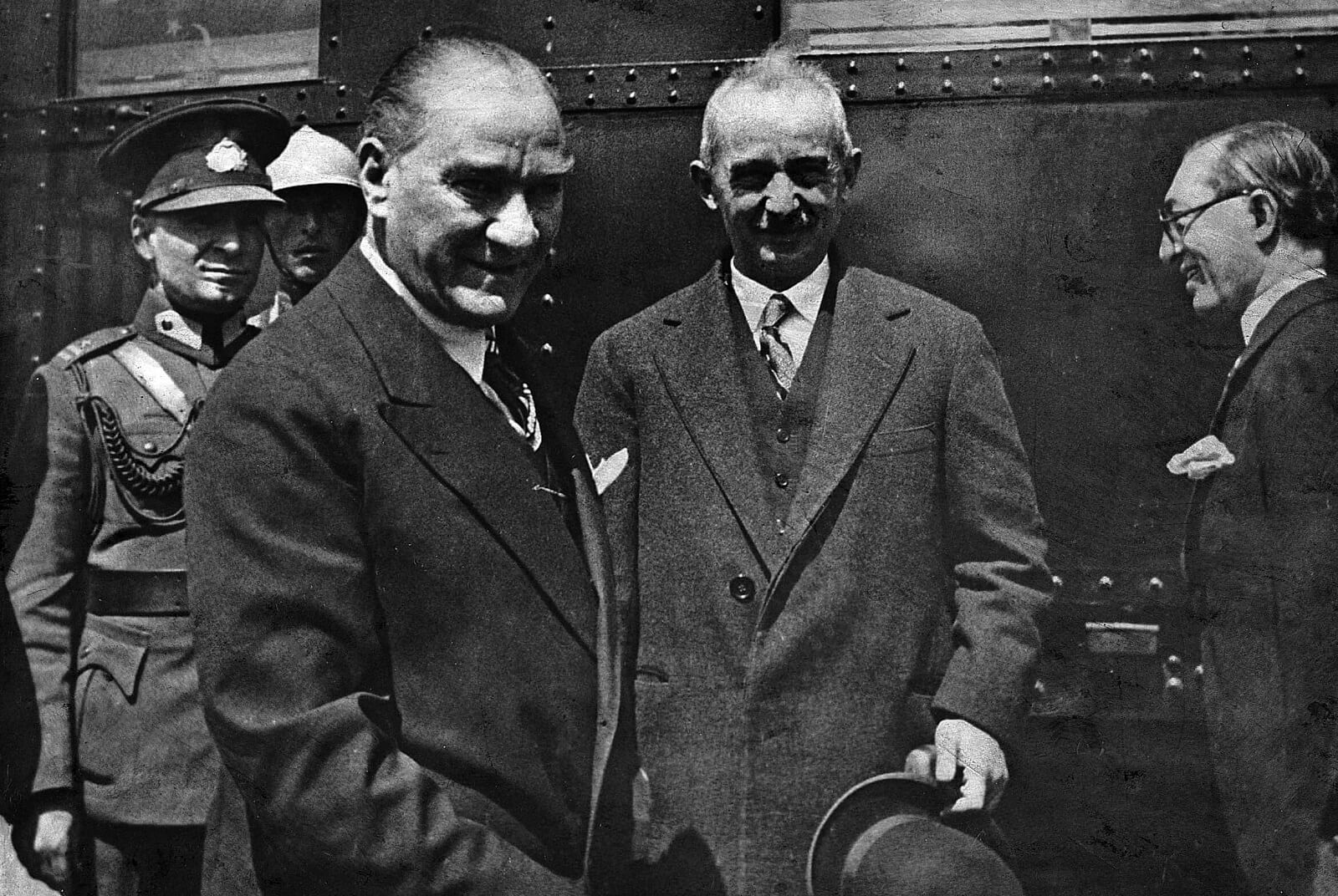 mustafa-kemal-ataturk-ismet-inonu.jpg