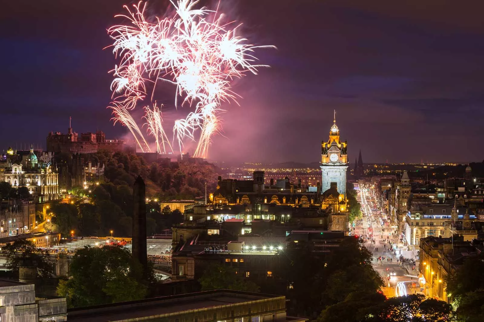 new-year-around-the-world-edinburgh-scotland.webp