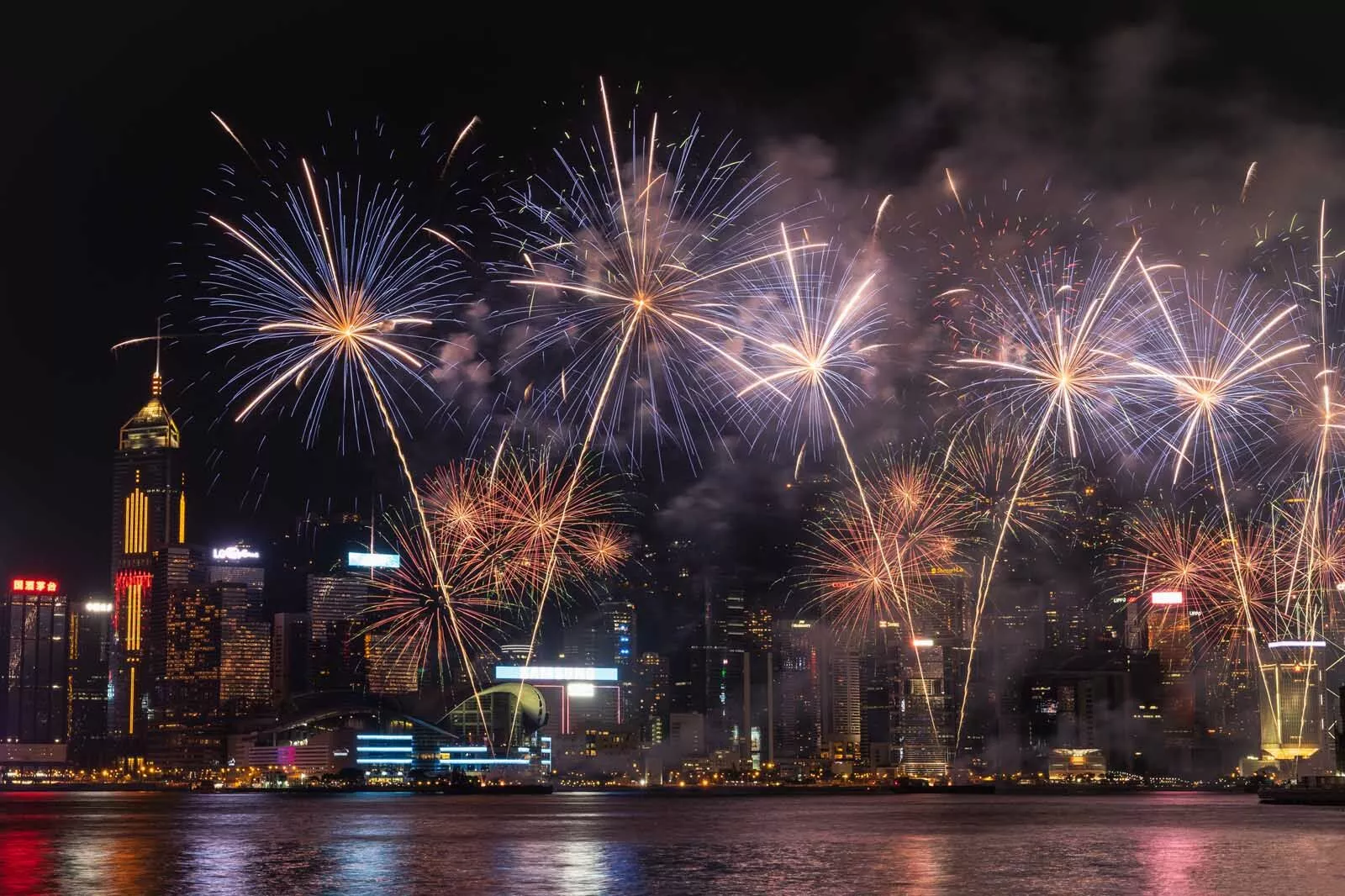 new-year-around-the-world-hong-kong.webp