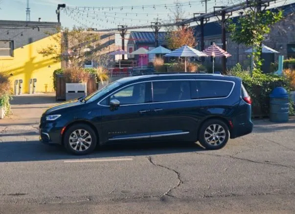 2022-chrysler-pacifica-hybrid.webp