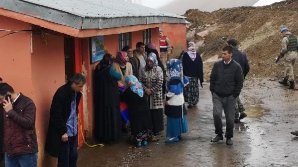 malatya-da-sandik-basinda-kavga-2-olu-1-yaral-11895453-osd.jpg