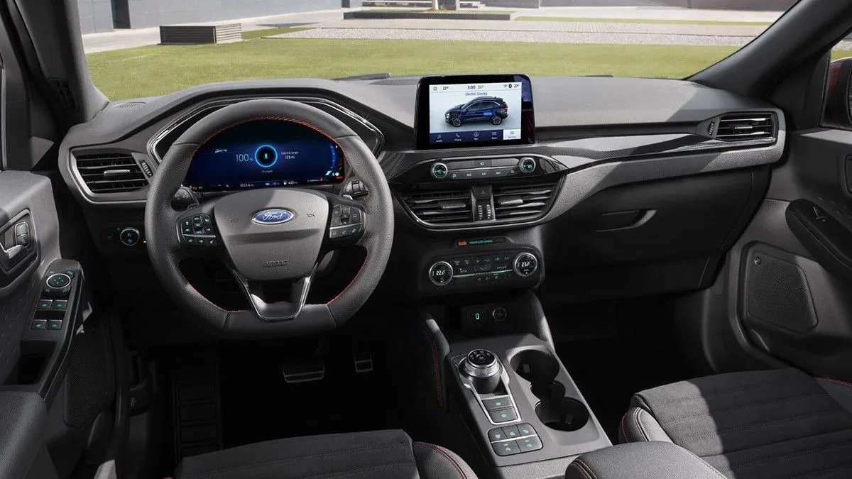 2023-ford-kuga-3-asty-jpg.webp