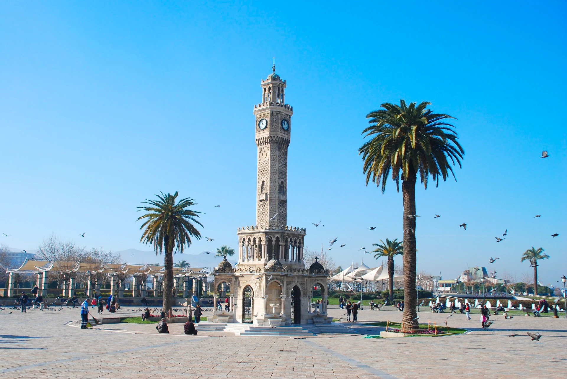 izmir-konak-meydani.webp